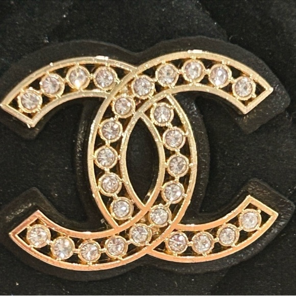 GWP Chanel Makeup Black Quilted Clutch with Gold Chain - Picture 5 of 12